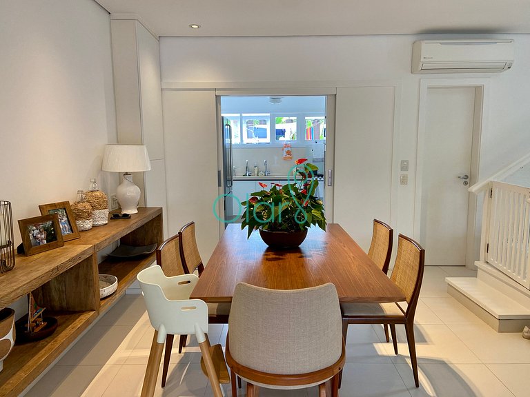 Casa em condomínio com 4 suítes na Praia da Baleia