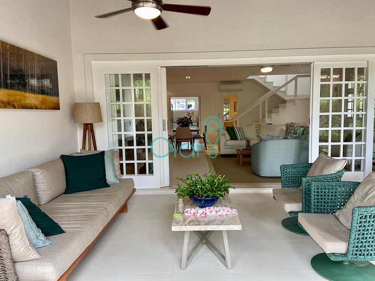 Casa em condomínio com 4 suítes na Praia da Baleia