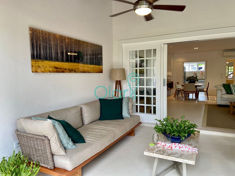 Casa em condomínio com 4 suítes na Praia da Baleia