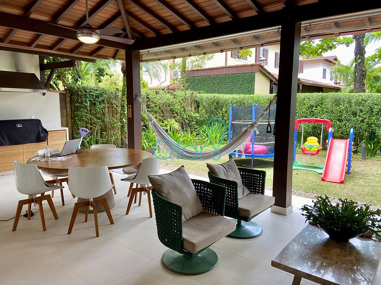 Casa em condomínio com 4 suítes na Praia da Baleia