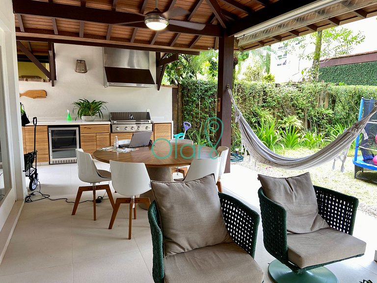 Casa em condomínio com 4 suítes na Praia da Baleia