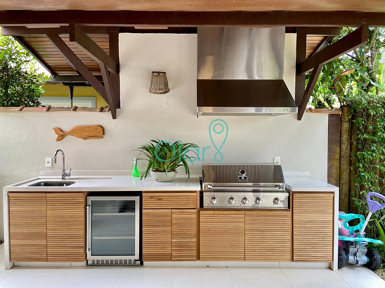 Casa em condomínio com 4 suítes na Praia da Baleia