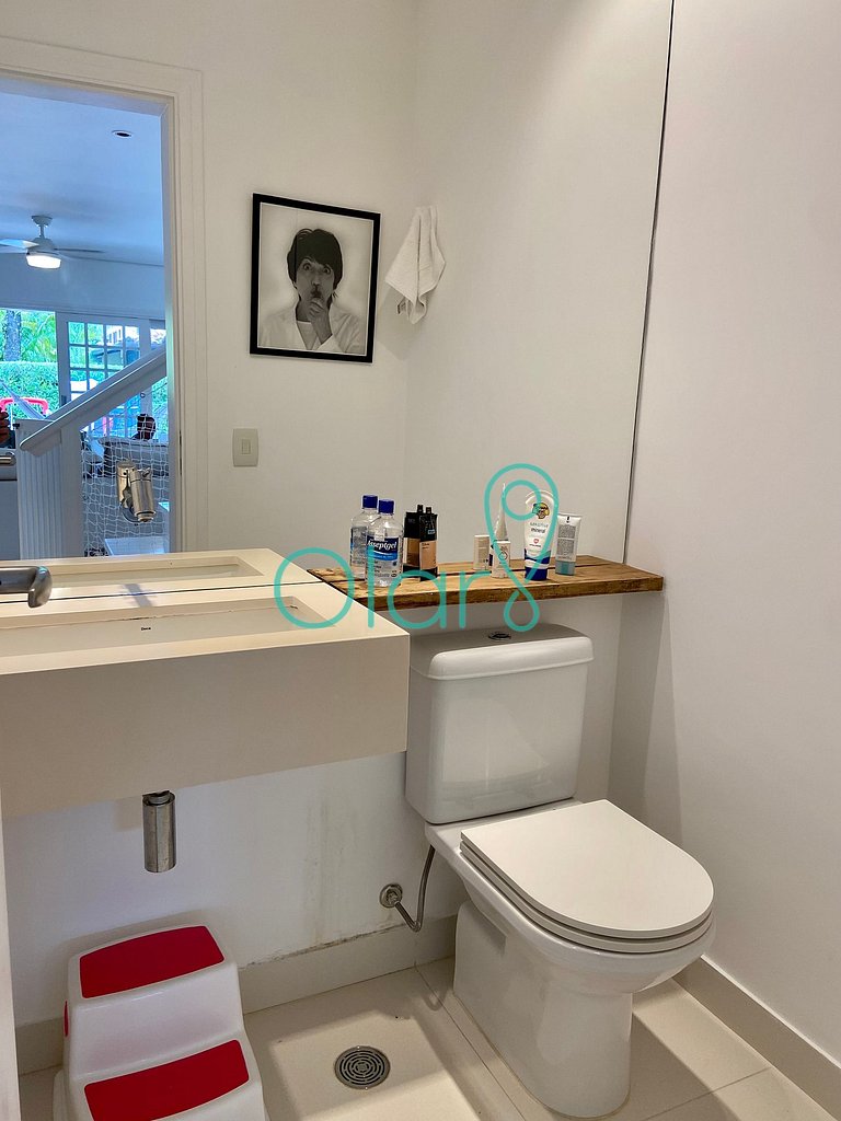 Casa em condomínio com 4 suítes na Praia da Baleia