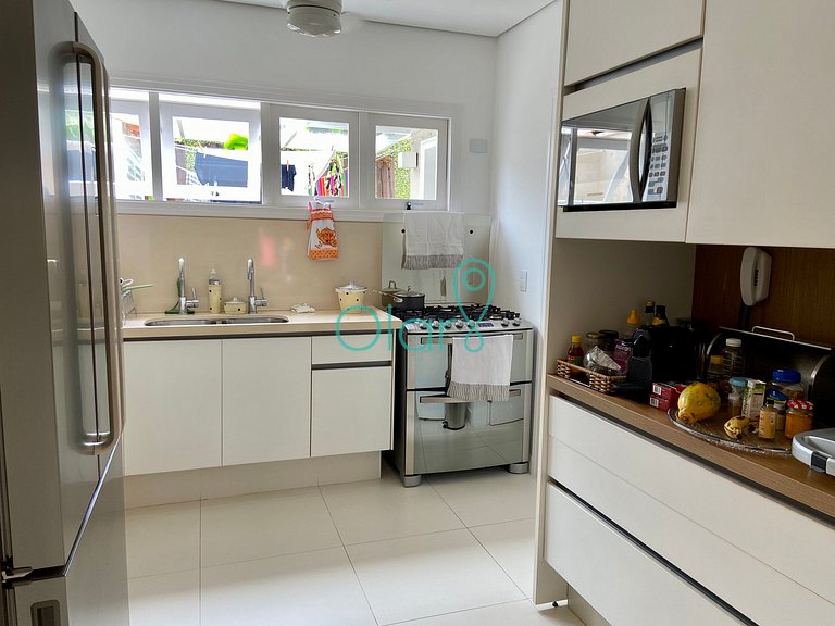 Casa em condomínio com 4 suítes na Praia da Baleia