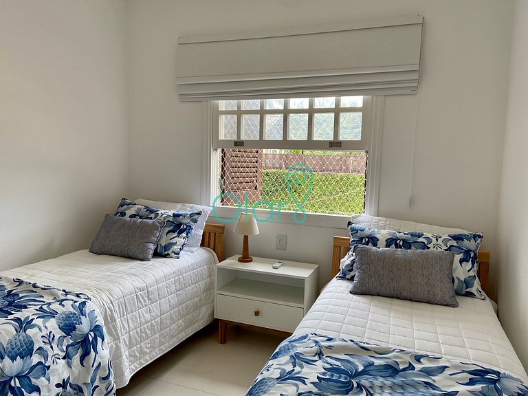 Casa em condomínio com 4 suítes na Praia da Baleia