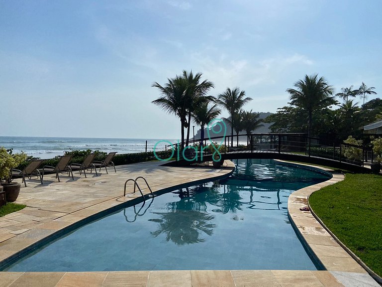 Casa de condomínio com 4 suítes à beira mar com vista panorâ