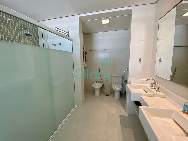 Casa de condomínio com 4 suítes à beira mar com vista panorâ